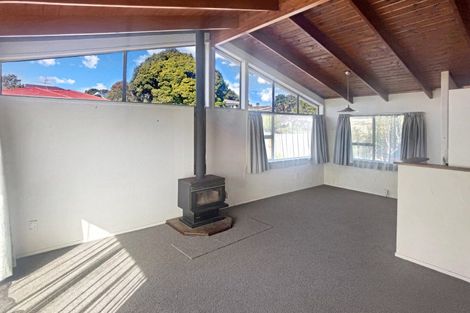 Photo of property in 6 Ervine Place, Bucklands Beach, Auckland, 2014
