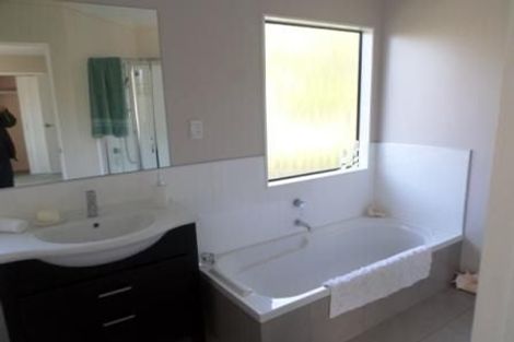 Photo of property in 16 Ellwood Place, Churton Park, Wellington, 6037