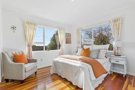 Photo of property in 18 Leewood Place, Pakuranga Heights, Auckland, 2010