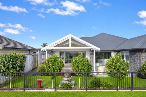 Photo of property in 37 Harding Drive, Papamoa Beach, Papamoa, 3118