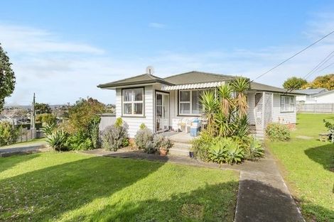 Photo of property in 27 Litten Road, Cockle Bay, Auckland, 2014