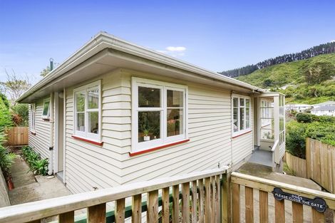 Photo of property in 31 Olivia Crescent, Tawa, Wellington, 5028