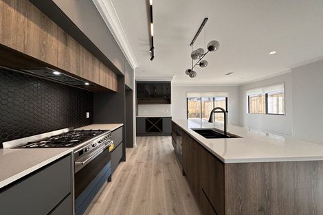 Photo of property in 13 Cara Avenue, Kumeu, 0810