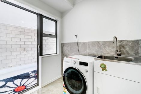 Photo of property in 74a Awaroa Road, Sunnyvale, Auckland, 0612