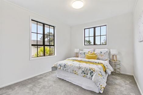 Photo of property in 7 Glen Vista Place, Bayview, Auckland, 0629