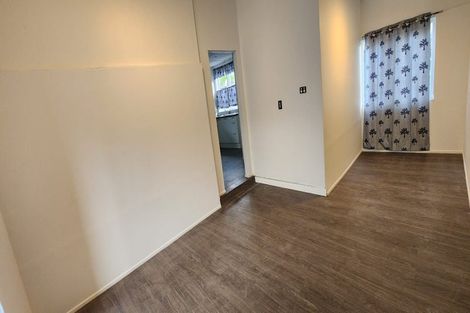 Photo of property in 16 Albert Road, Kelston, Auckland, 0602