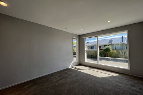 Photo of property in 8 Cob Crescent, Woolston, Christchurch, 8062