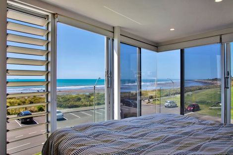 Photo of property in Weekeston Apartments, 2 Nobs Line, Strandon, New Plymouth, 4312