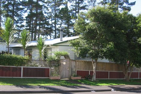 Photo of property in 1/24 Applewood Drive, Henderson, Auckland, 0612