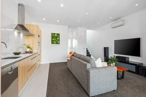 Photo of property in 3/2 Frances Bryers Road, Hobsonville, Auckland, 0616