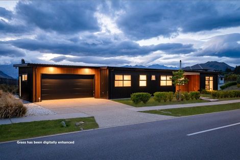 Photo of property in 2 The Heights Avenue, Wanaka, 9305