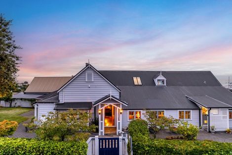 Photo of property in 2 Sealy Road, Bluff Hill, Napier, 4110