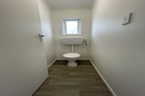 Photo of property in 16 Covil Avenue, Te Atatu South, Auckland, 0610