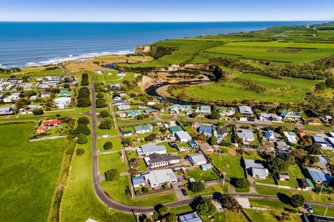 Photo of property in 2 Ohawe Terrace, Ohawe, Hawera, 4671