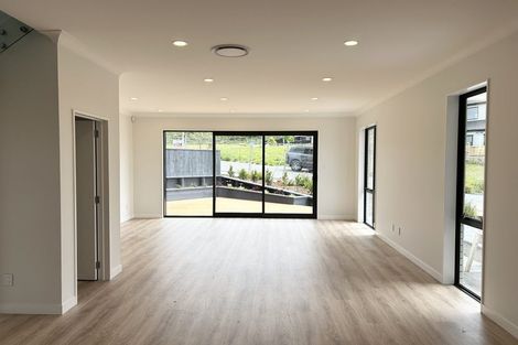 Photo of property in 19 Arawaru Avenue, Wainui, 0992