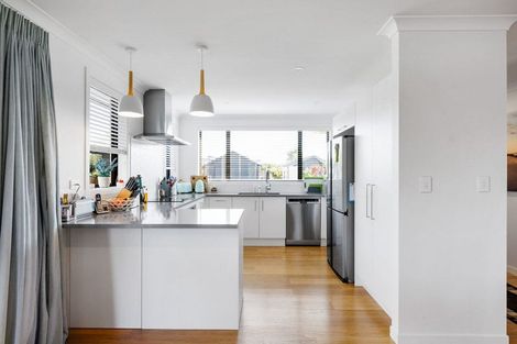 Photo of property in 12 Ruru Street, Cambridge, 3434