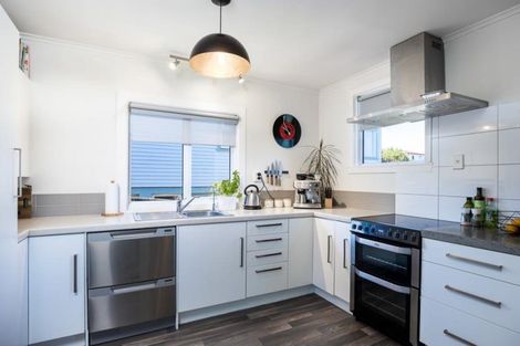 Photo of property in 25 Birdwood Avenue, Moturoa, New Plymouth, 4310