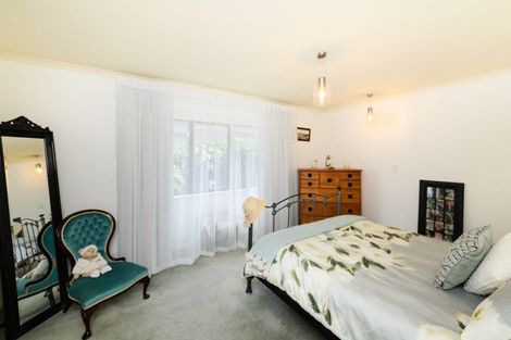 Photo of property in 18 Winston Avenue, Hokowhitu, Palmerston North, 4410