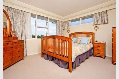 Photo of property in 1 Hume Drive, Hillcrest, Auckland, 0627