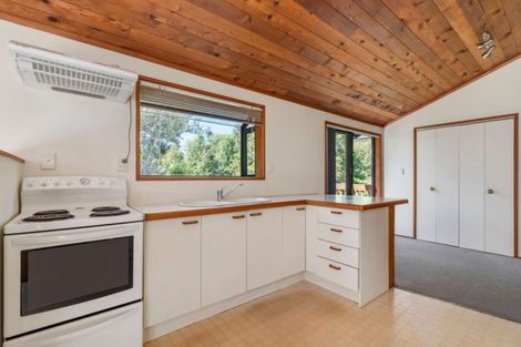 Photo of property in 2/11 Firle Place, Green Bay, Auckland, 0604