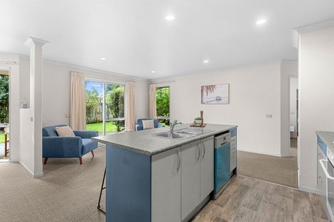 Photo of property in 11 Miami Place, One Tree Point, 0118