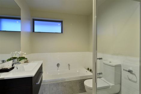 Photo of property in 182 Sunset Road, Unsworth Heights, Auckland, 0632