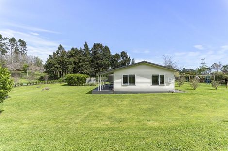 Photo of property in 489a Barrett Road, Omata, New Plymouth, 4374
