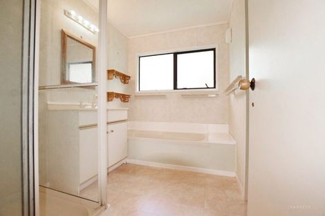 Photo of property in 3 Chardon Place, Henderson, Auckland, 0612