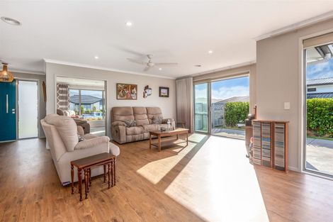 Photo of property in 15 Ken Douglas Drive, Aotea, Porirua, 5024