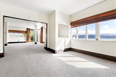 Photo of property in 27 The Crescent, Roseneath, Wellington, 6011