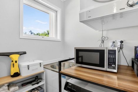 Photo of property in 55a Springs Road, Parakai, 0830