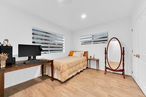 Photo of property in 21 Lothian Brae, Wattle Downs, Auckland, 2103