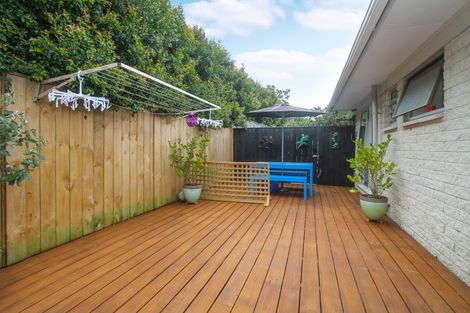 Photo of property in 2/39a Hebron Road, Waiake, Auckland, 0630