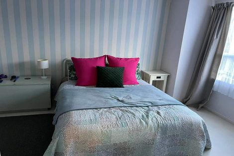 Photo of property in 15 Robert Burke Place, Henderson, Auckland, 0612