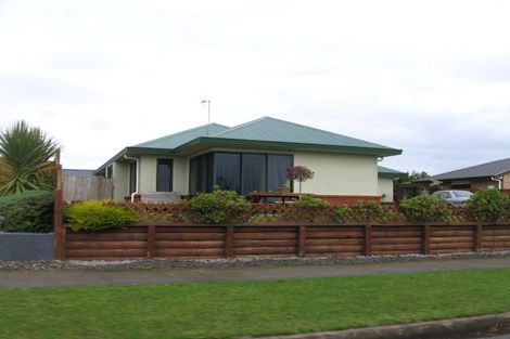 Photo of property in 8 Fernlea Avenue, Kelvin Grove, Palmerston North, 4414