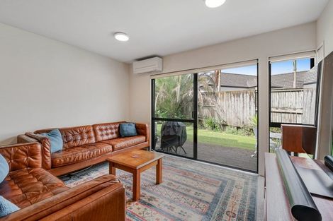 Photo of property in 19 Calypso Way, Unsworth Heights, Auckland, 0632