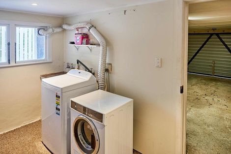 Photo of property in 24 Hollies Crescent, Johnsonville, Wellington, 6037