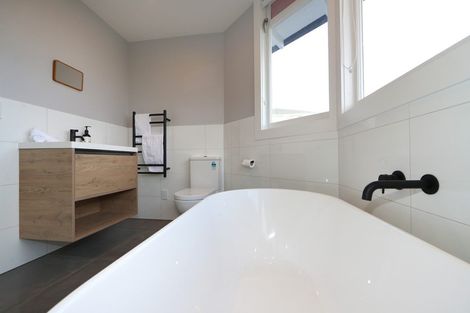 Photo of property in 10 Lincoln Road, Bluff Hill, Napier, 4110