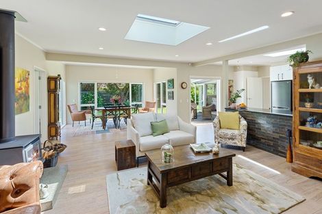 Photo of property in 16 Sunny Glen, Waikanae, 5036