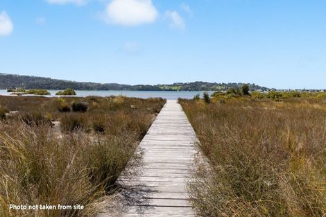 Photo of property in 31 Sandpiper Avenue, Point Wells, 0986