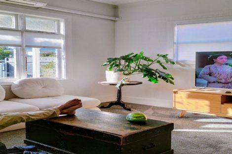 Photo of property in 127 Muritai Road, Eastbourne, Lower Hutt, 5013