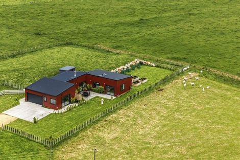 Photo of property in 136 Mirikau Road, Warea, New Plymouth, 4381