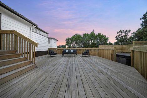 Photo of property in 40 West Harbour Drive, West Harbour, Auckland, 0618