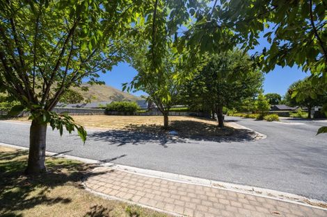 Photo of property in 14 Old Station Avenue, Wanaka, 9305