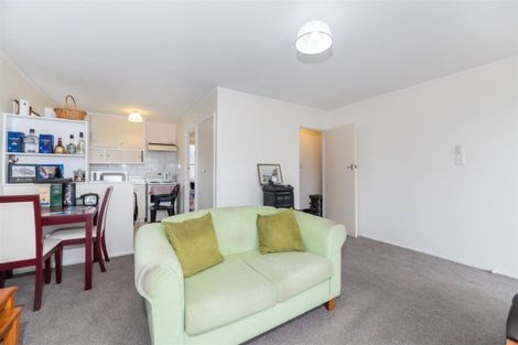 Photo of property in 2/6 Miro Street, New Lynn, Auckland, 0600