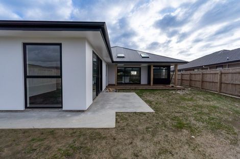 Photo of property in 44 Sardinia Grove, Fitzherbert, Palmerston North, 4410