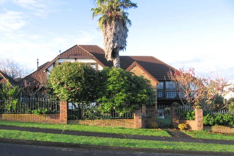 Photo of property in 1 Tadley Court, Goodwood Heights, Auckland, 2105