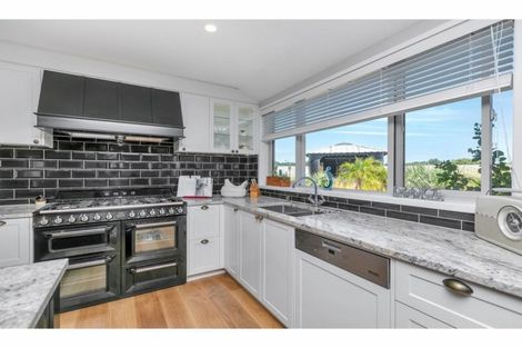 Photo of property in 19-21 Kauri Drive, Kumeu, 0810