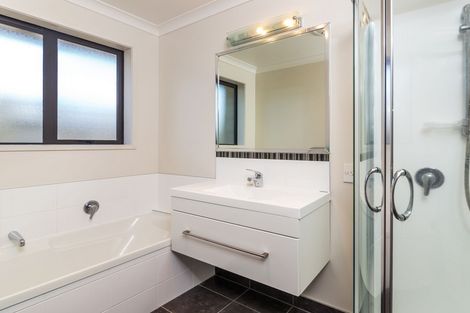 Photo of property in 27 Victoria Street, Richmond Heights, Taupo, 3330