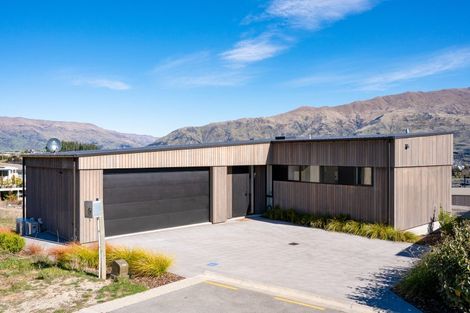 Photo of property in 6 Akitu Rise, Wanaka, 9305